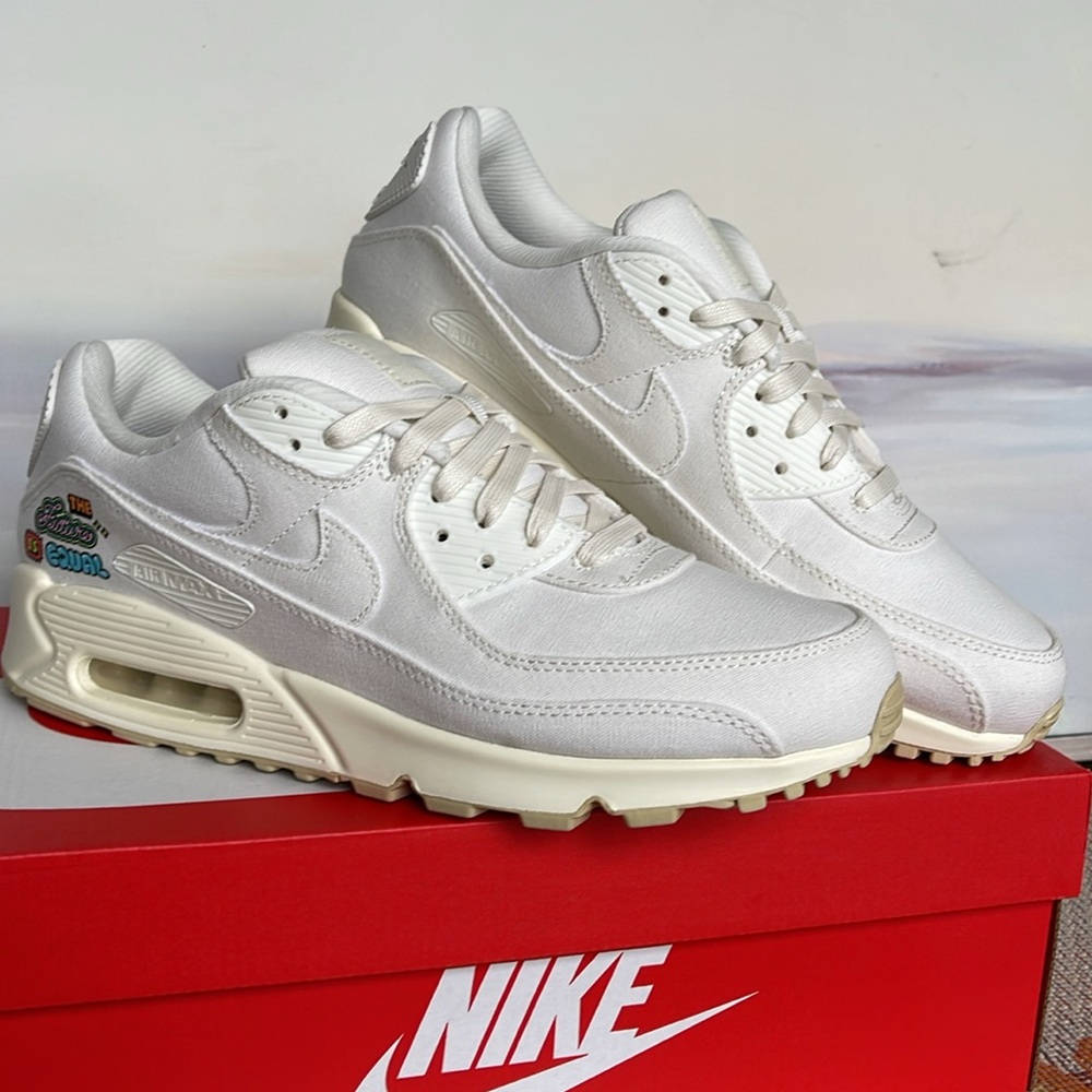 Nike Men’s Air Max 90 SE
Sail/Cashmere/Team Gold/
Sneakers
Style FD0867-133 - Picture 5 of 16